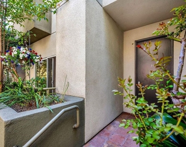 1735 Malcolm Avenue - Photo Thumbnail 7