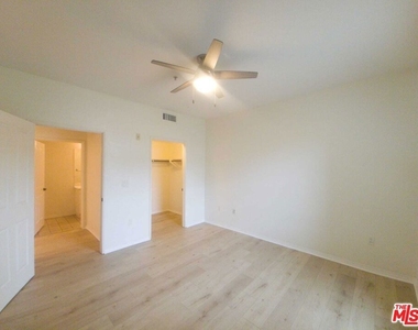 6020 Seabluff Drive - Photo Thumbnail 9