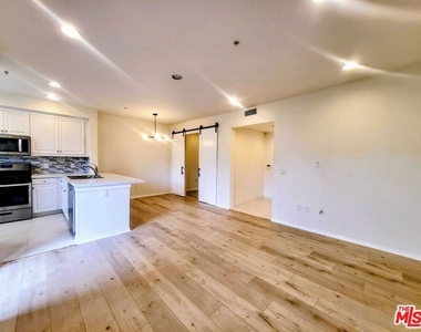 6020 Seabluff Drive - Photo Thumbnail 3