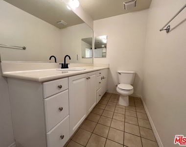 6020 Seabluff Drive - Photo Thumbnail 13