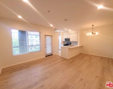 6020 Seabluff Drive - Photo Thumbnail 4