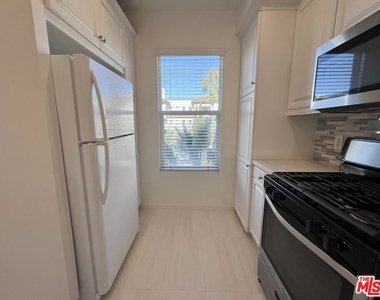 6020 Seabluff Drive - Photo Thumbnail 2