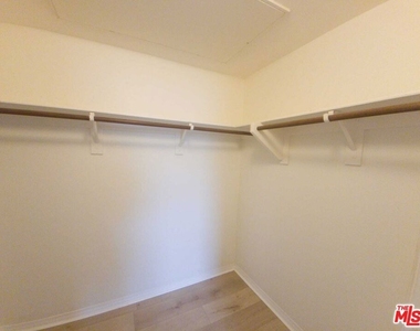 6020 Seabluff Drive - Photo Thumbnail 11