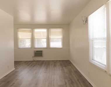 5516 1/2 N Cahuenga Boulevard - Photo Thumbnail 2
