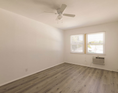 5516 1/2 N Cahuenga Boulevard - Photo Thumbnail 6