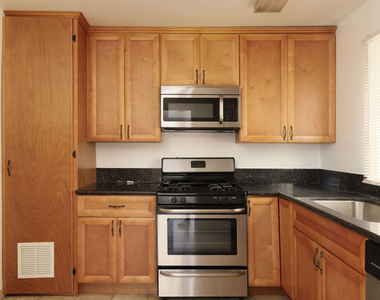 5516 1/2 N Cahuenga Boulevard - Photo Thumbnail 7