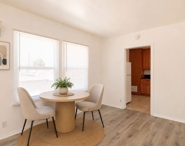 5516 1/2 N Cahuenga Boulevard - Photo Thumbnail 3