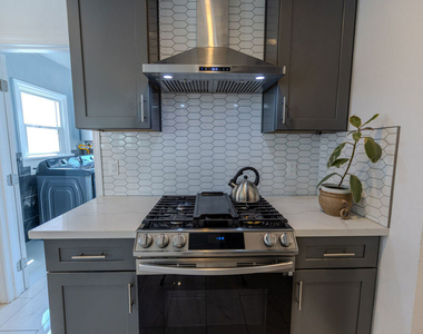1067 S Sycamore Avenue - Photo Thumbnail 21