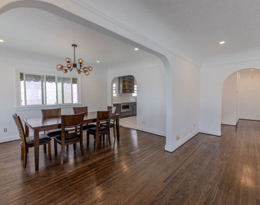 1067 S Sycamore Avenue - Photo Thumbnail 7
