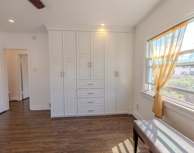 1067 S Sycamore Avenue - Photo Thumbnail 44