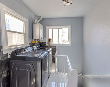 1067 S Sycamore Avenue - Photo Thumbnail 28