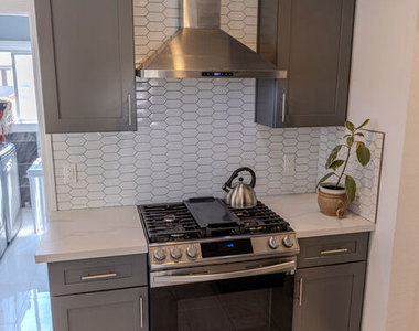 1067 S Sycamore Avenue - Photo Thumbnail 27