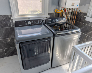 1067 S Sycamore Avenue - Photo Thumbnail 30