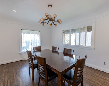 1067 S Sycamore Avenue - Photo Thumbnail 10