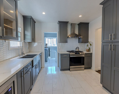 1067 S Sycamore Avenue - Photo Thumbnail 16