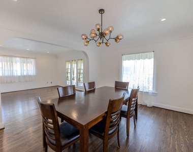 1067 S Sycamore Avenue - Photo Thumbnail 13