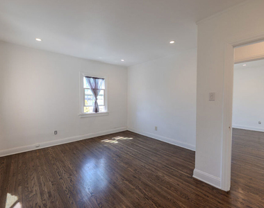 1067 S Sycamore Avenue - Photo Thumbnail 47