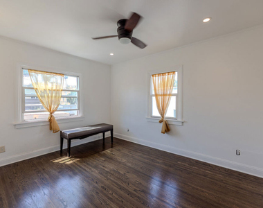 1067 S Sycamore Avenue - Photo Thumbnail 40