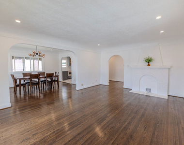 1067 S Sycamore Avenue - Photo Thumbnail 4