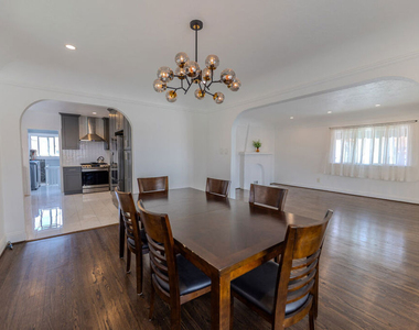 1067 S Sycamore Avenue - Photo Thumbnail 1