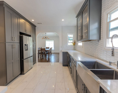 1067 S Sycamore Avenue - Photo Thumbnail 17