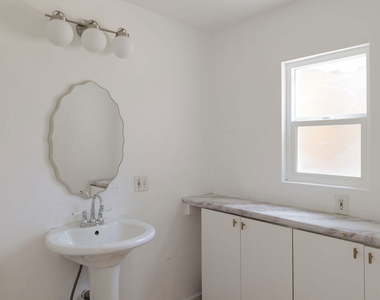 2120 N Cahuenga Boulevard - Photo Thumbnail 10