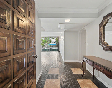 10535 Wilshire Boulevard - Photo Thumbnail 3
