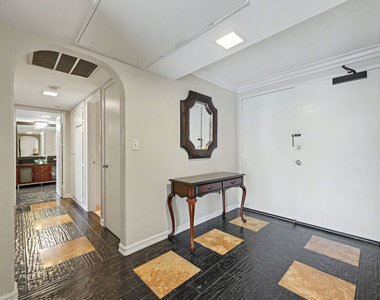 10535 Wilshire Boulevard - Photo Thumbnail 4