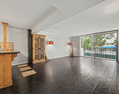 10535 Wilshire Boulevard - Photo Thumbnail 10