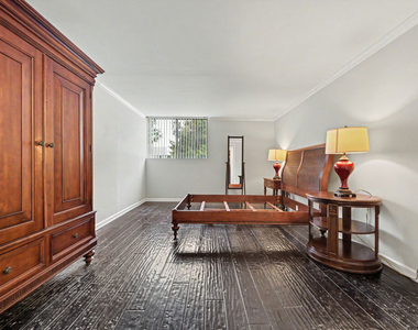 10535 Wilshire Boulevard - Photo Thumbnail 21
