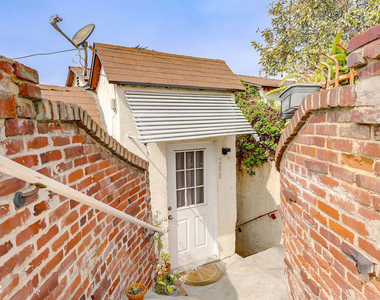 288 S Coronado Street - Photo Thumbnail 3