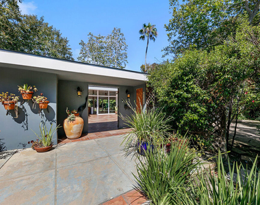 6328 Frondosa Drive - Photo Thumbnail 3