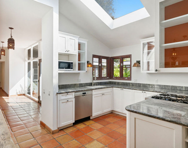 6328 Frondosa Drive - Photo Thumbnail 12