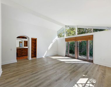 6328 Frondosa Drive - Photo Thumbnail 14