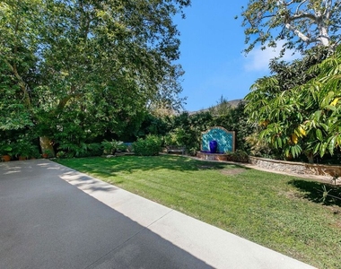 6328 Frondosa Drive - Photo Thumbnail 30