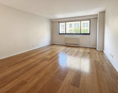 West 45th Street - Photo Thumbnail 2