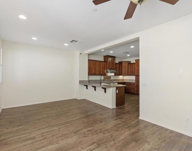 8011 City View Pl - Photo Thumbnail 9