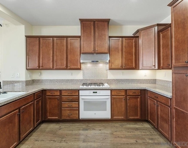 8011 City View Pl - Photo Thumbnail 14