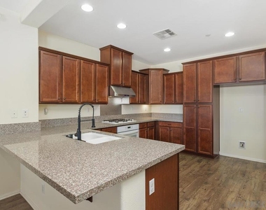 8011 City View Pl - Photo Thumbnail 13
