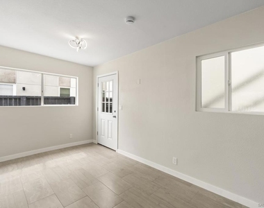 153 Dahlia Avenue - Photo Thumbnail 13