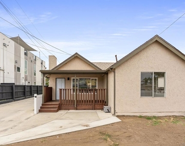 153 Dahlia Avenue - Photo Thumbnail 2