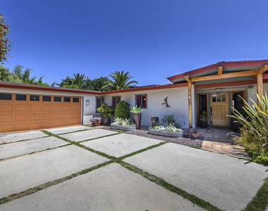 1090 El Medio Avenue - Photo Thumbnail 2
