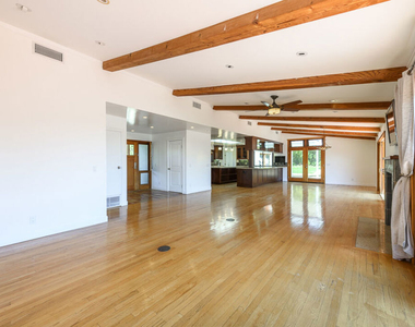 1090 El Medio Avenue - Photo Thumbnail 5