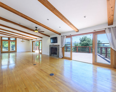 1090 El Medio Avenue - Photo Thumbnail 4