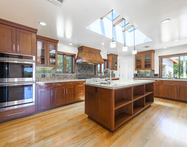 1090 El Medio Avenue - Photo Thumbnail 8
