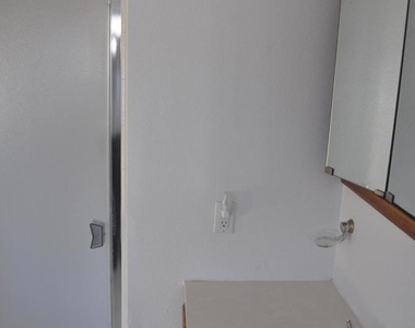 1568 Covington Avenue - Photo Thumbnail 9