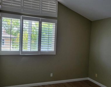 1568 Covington Avenue - Photo Thumbnail 11
