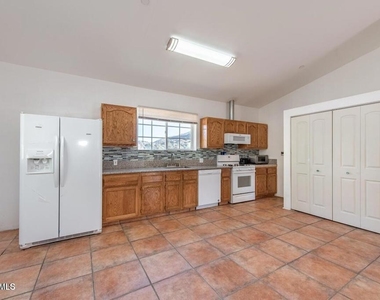 1088 Casa Grande Drive - Photo Thumbnail 4