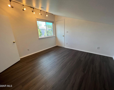 1415 Hillcrest Drive - Photo Thumbnail 9