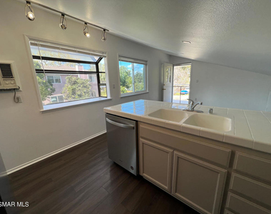 1415 Hillcrest Drive - Photo Thumbnail 2